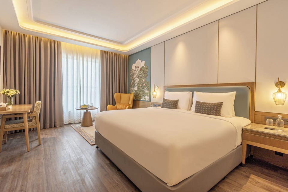 Premium bedding, in-room safe, desk, laptop workspace