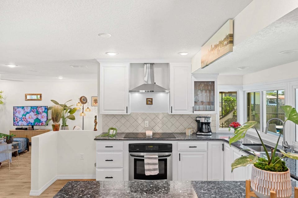 Sleek & modern kitchen