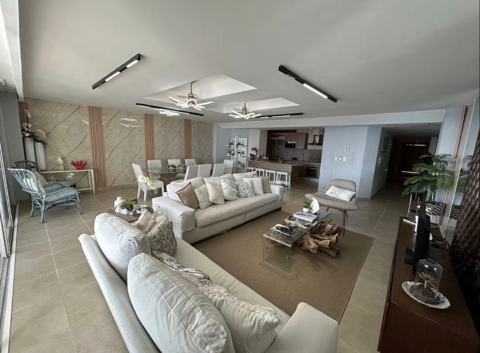 Deluxe Apartment | Living area