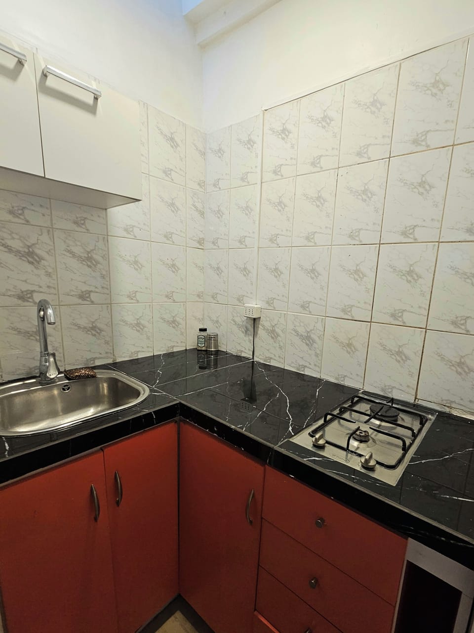 Comfort Suite, 1 King Bed, Private Bathroom | Private kitchen | Full-size fridge, microwave, oven, stovetop