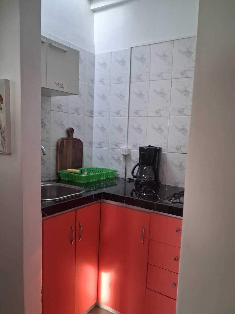 Comfort Suite, 1 King Bed, Private Bathroom | Private kitchen | Full-size fridge, microwave, oven, stovetop