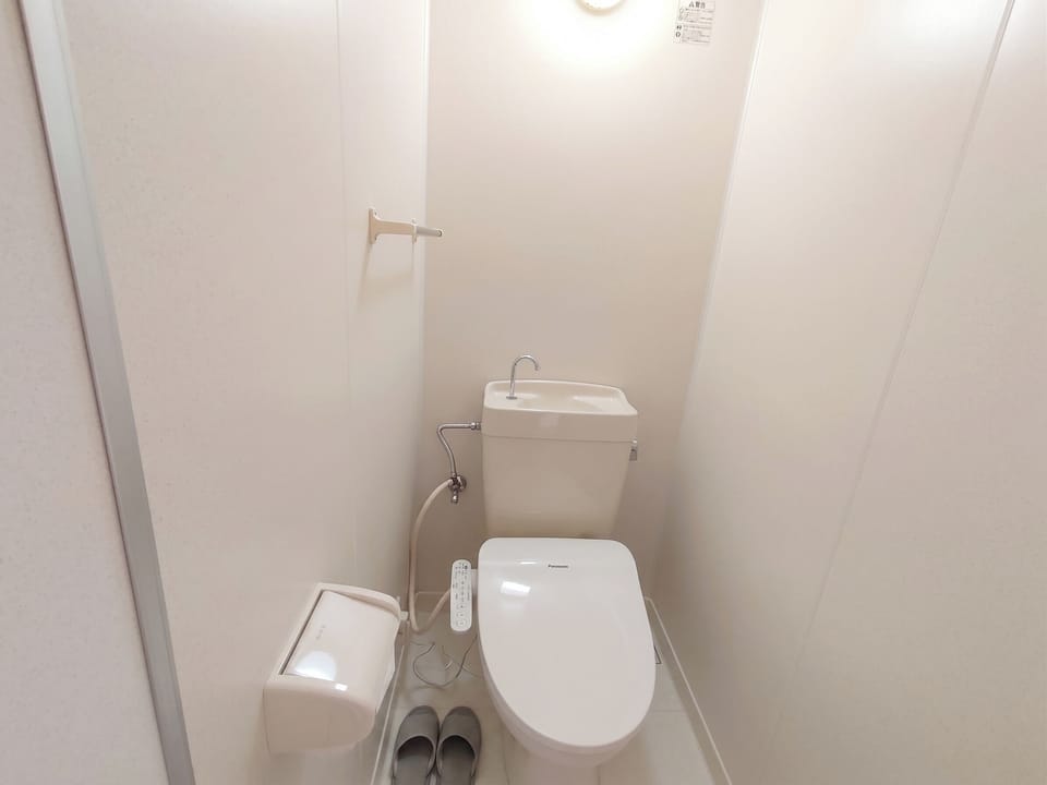 Basic Double Room, Non Smoking | Bathroom | Toilet paper