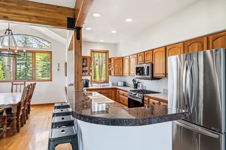 Fully equipped kitchen with bar seating