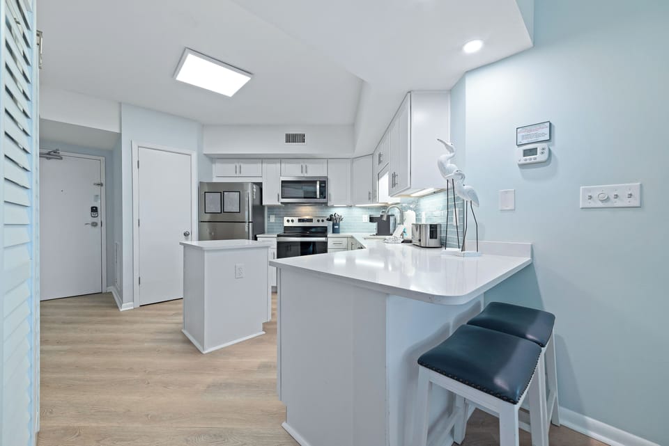 Breakfast bar and kitchen