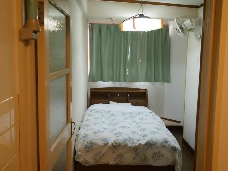Single Room, Park View | WiFi (free), bed sheets