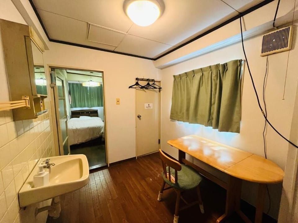 Single Room, Park View | WiFi (free), bed sheets