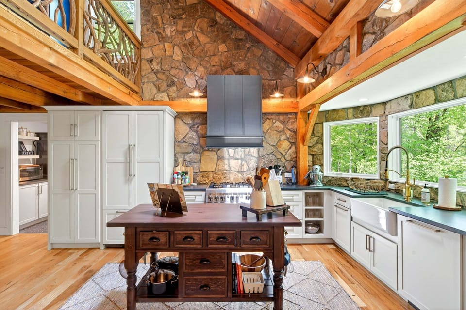 Impressive and well-equipped kitchen with gas range and dishwasher
