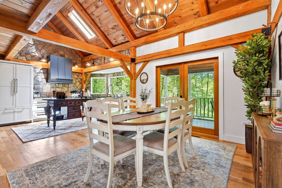 Dining area with seating for 6