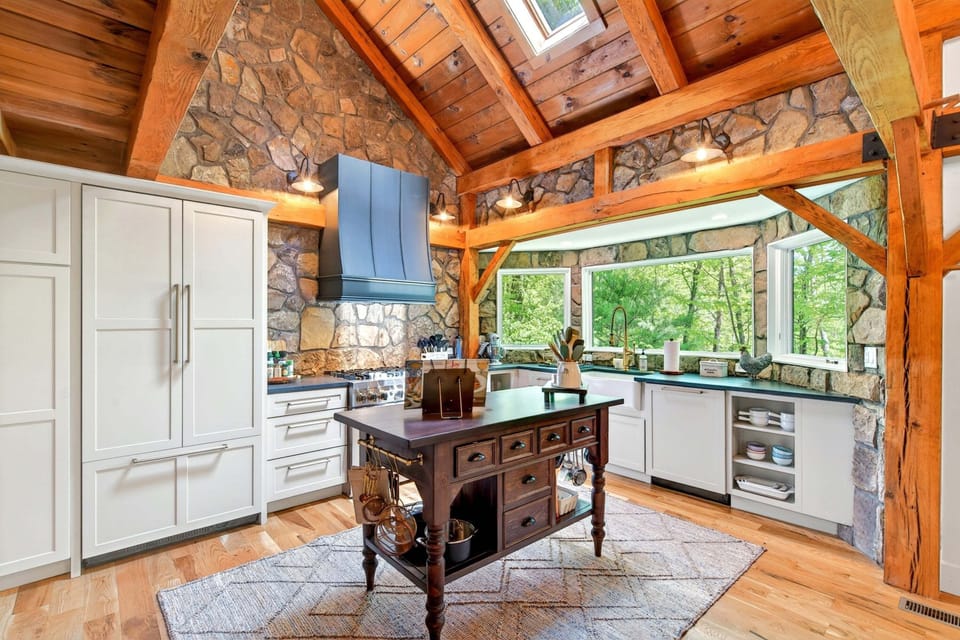 Impressive and well-equipped kitchen with gas range and dishwasher