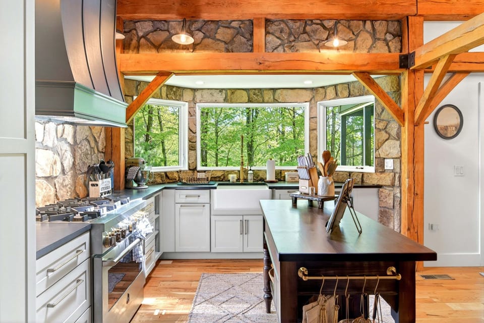 Impressive and well-equipped kitchen with gas range and dishwasher