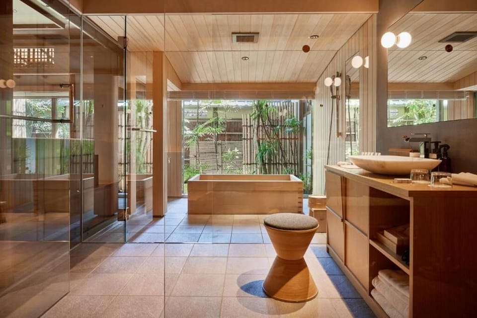 Executive Twin Room | Bathroom | Separate tub and shower, hair dryer, slippers, towels