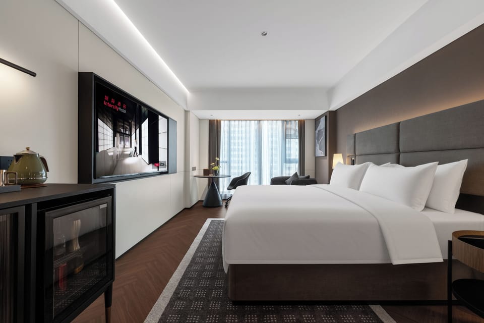 Double Room, 1 Queen Bed, Non Smoking, City View | Premium bedding, down comforters, memory foam beds, minibar (free items)