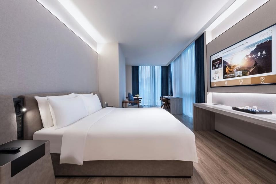 Executive Double Room, 1 Double Bed, Housekeeping, City View | Free minibar, laptop workspace, blackout drapes, soundproofing