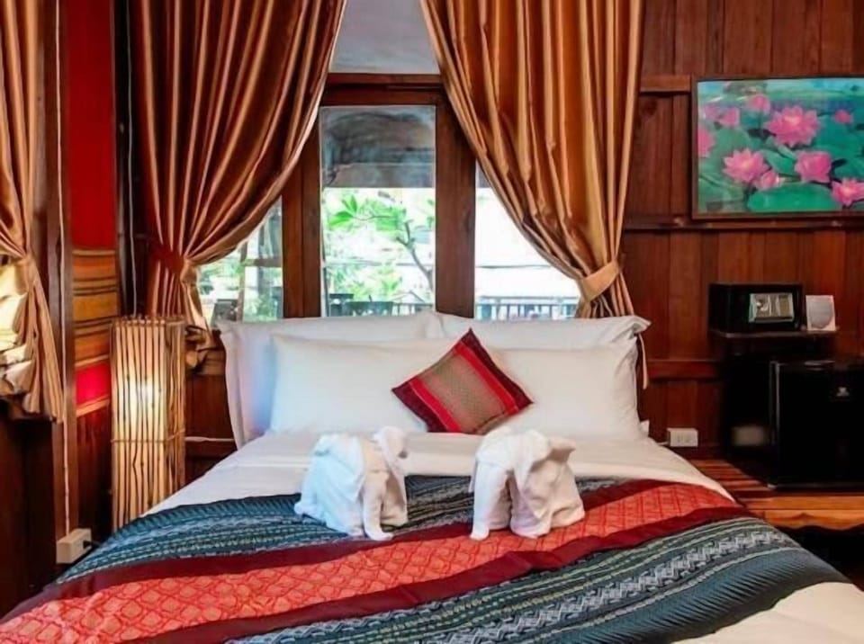 Standard Double Bed with Shared Bathroom | Free WiFi, bed sheets