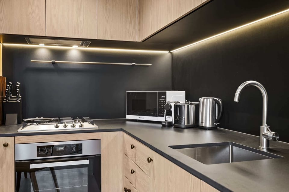 Full kitchen