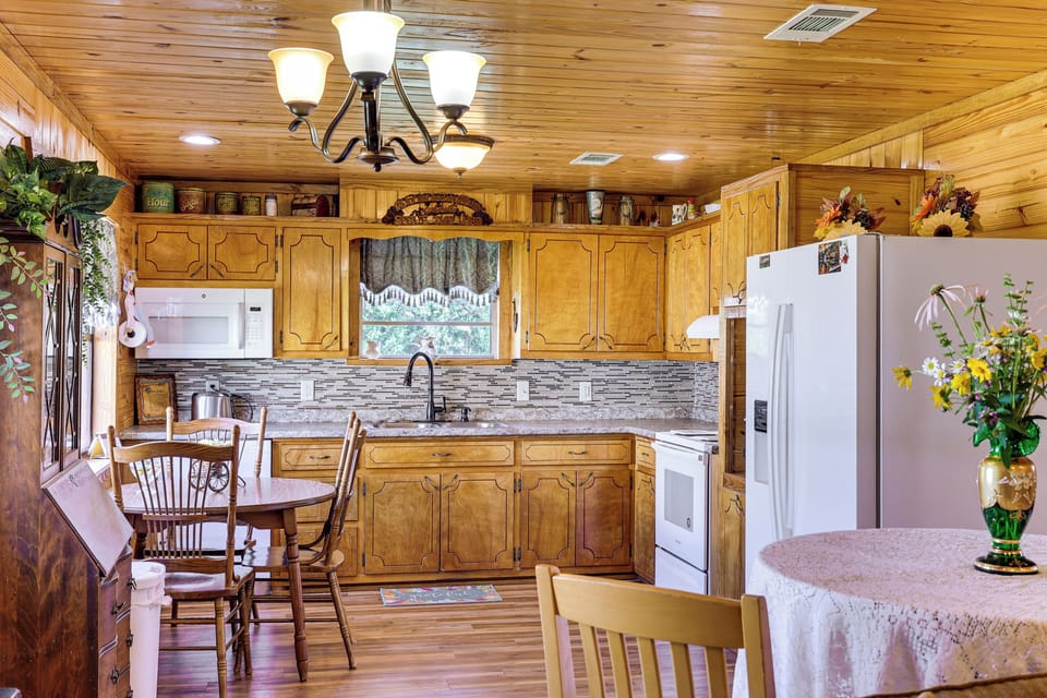 Eat-In Kitchen