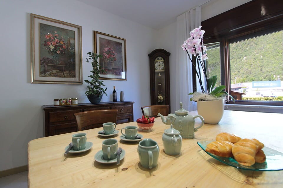 Autumn, Dining Room, Kitchen, Spring, Summer