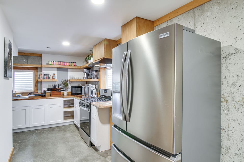 Kitchen | Basement Unit
