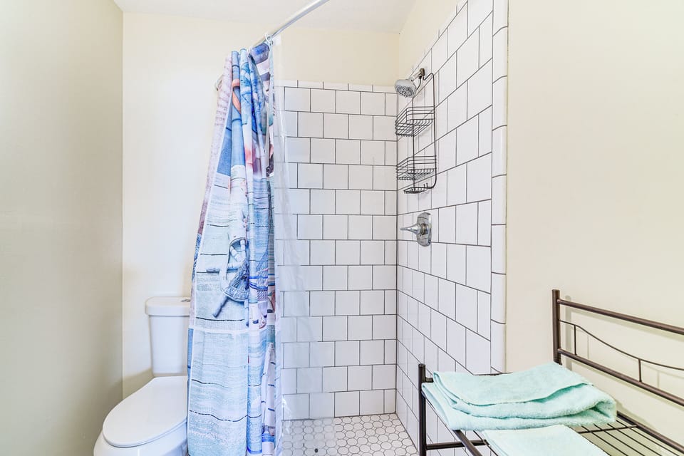 Full Bathroom | Unit 3105 | 2nd Floor