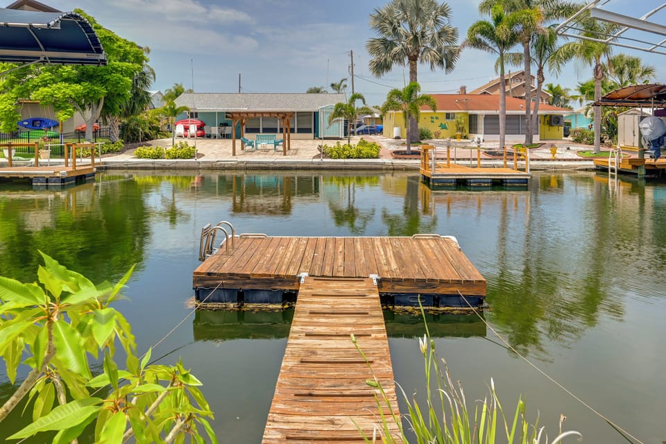 Waterfront | Private Dock | Kayaks