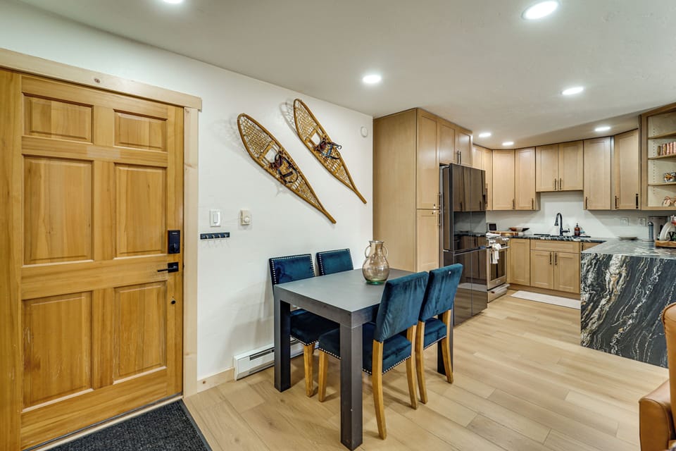 Dining Area | Dishware & Flatware