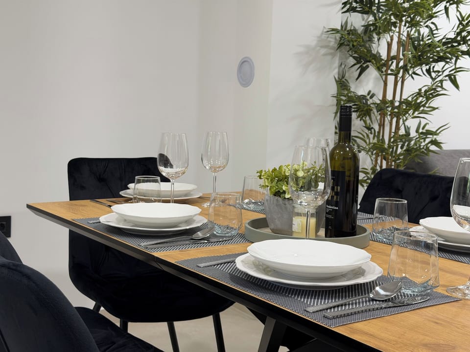 Deluxe House, Sea View | Dining
