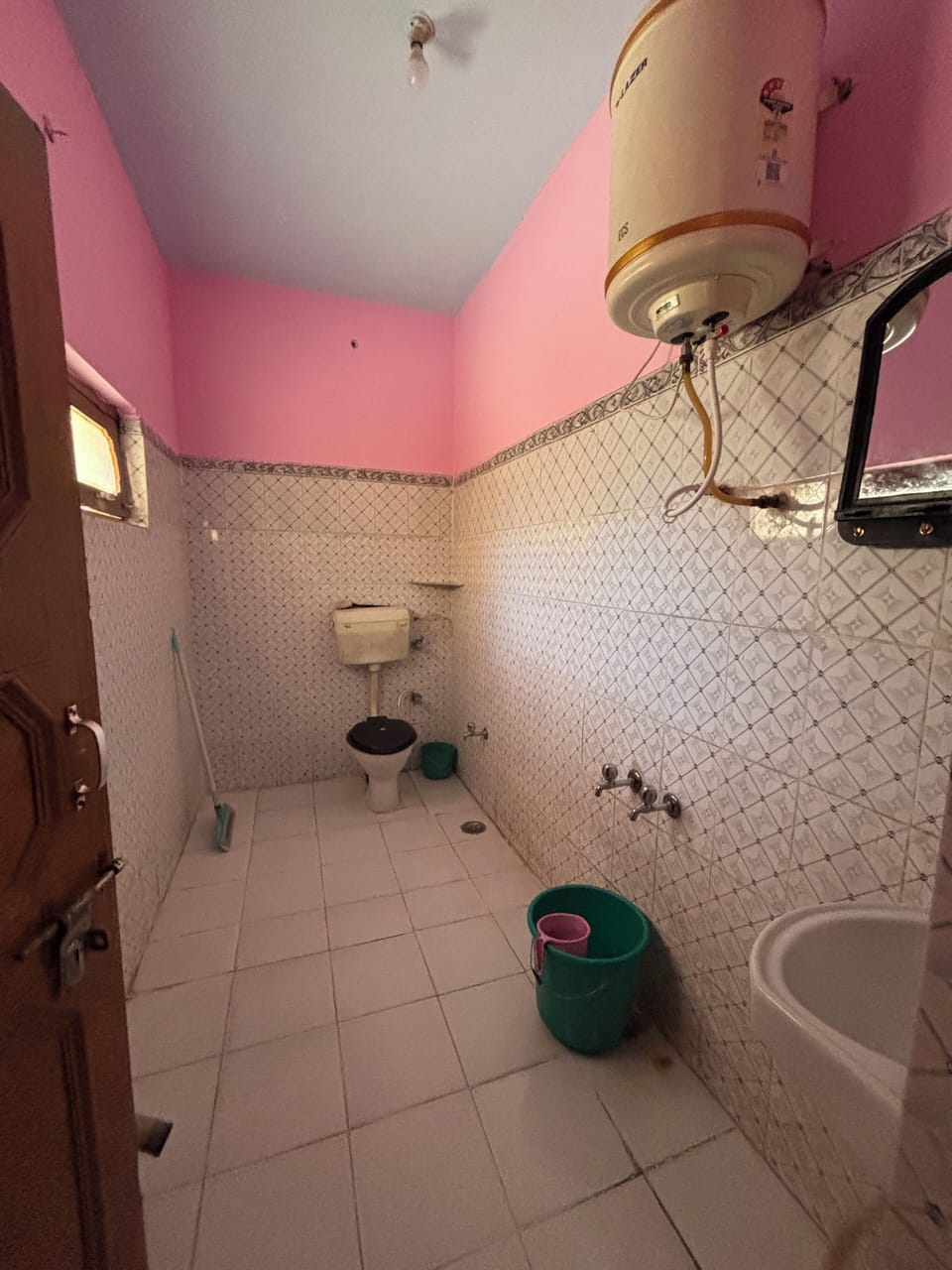 Triple Room, Non Smoking | Bathroom | Towels