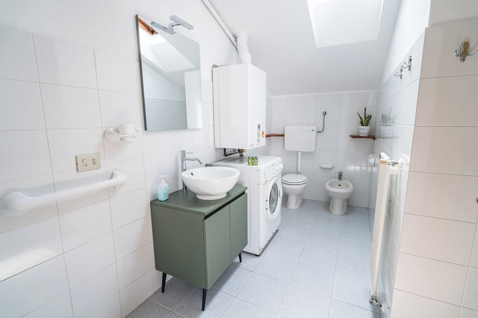 Double Room, Private Bathroom | Bathroom | Hair dryer, towels, soap, shampoo