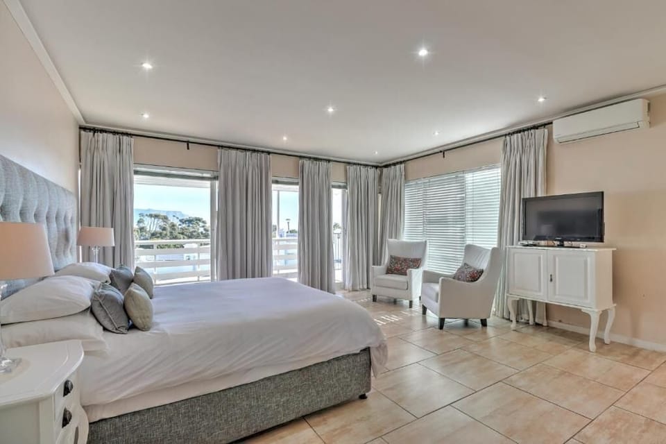 Honeymoon Suite | In-room safe, iron/ironing board, free WiFi, bed sheets