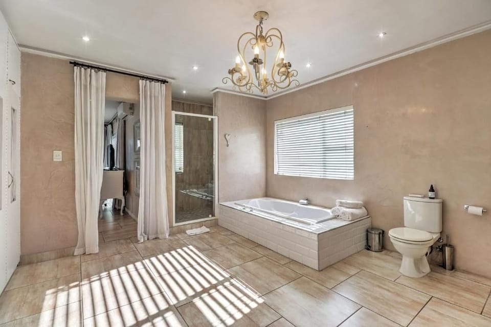 Honeymoon Suite | Bathroom | Bathrobes