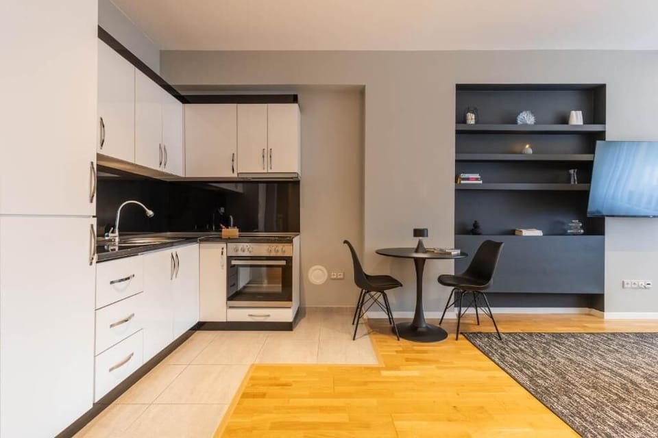 Elite Apartment, Balcony, City View | Private kitchen