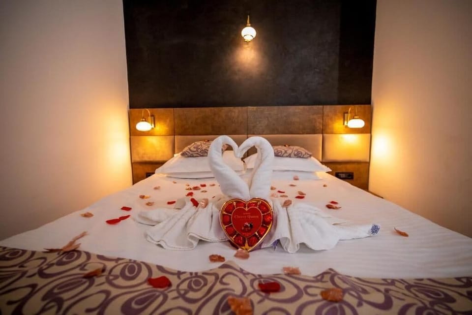 In-room safe, soundproofing, iron/ironing board, free WiFi