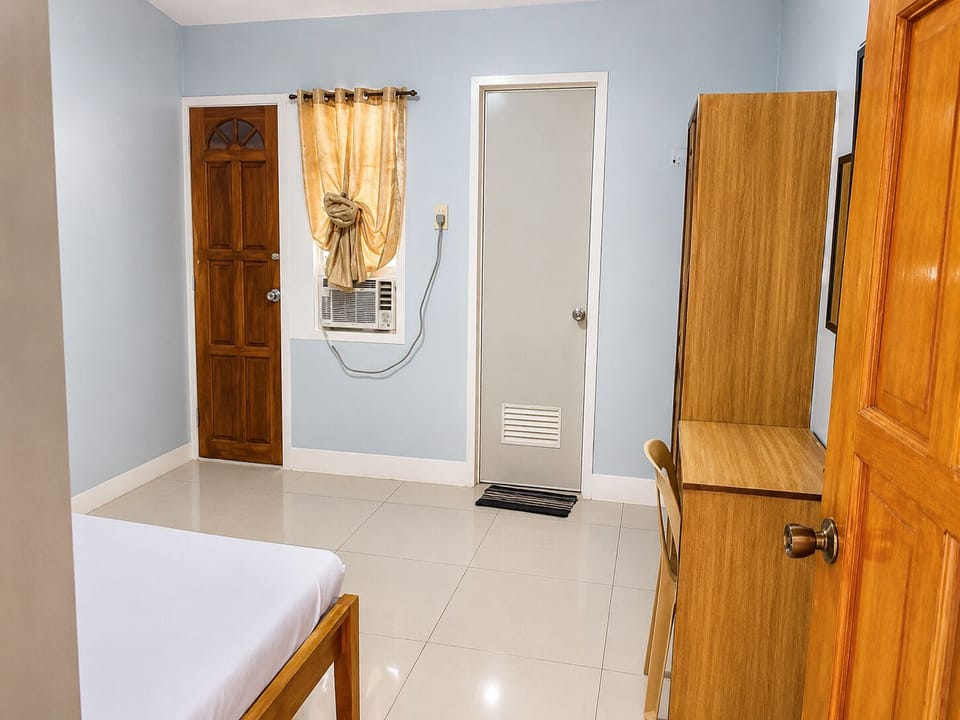 Standard Double Room | Rollaway beds, bed sheets