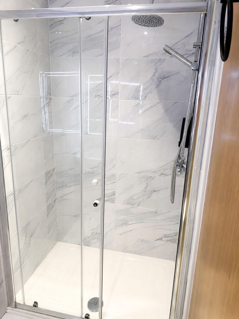 Traditional Double Room, Courtyard View | Bathroom | Shower, free toiletries, hair dryer (on request), towels