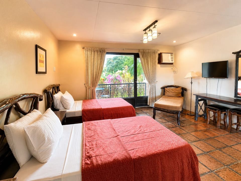 Twin Room | Desk, free WiFi, bed sheets