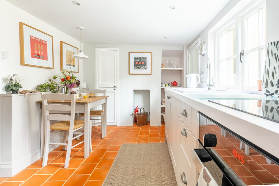 Ground floor: Morning coffee and easy meals