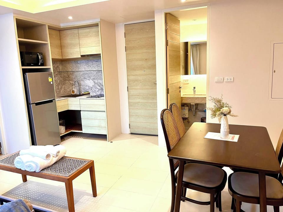 Apartment, 1 Bedroom, Smoking, Balcony | Dining