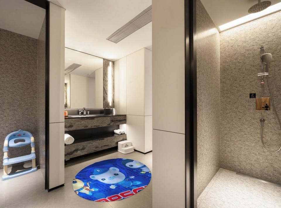 Deep soaking tub, rainfall showerhead, free toiletries, hair dryer