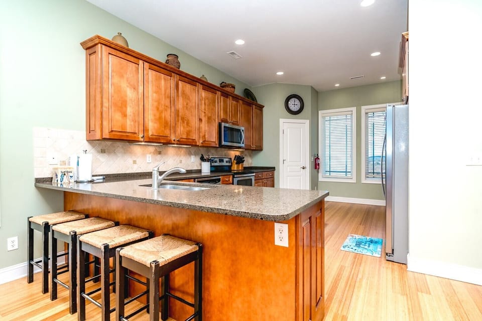 Kitchen with Eat-In Seating