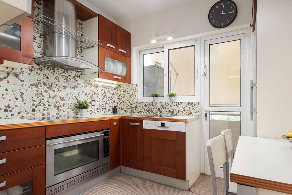 Deluxe Apartment, Garden View | Private kitchen | Full-size fridge, microwave, oven, stovetop