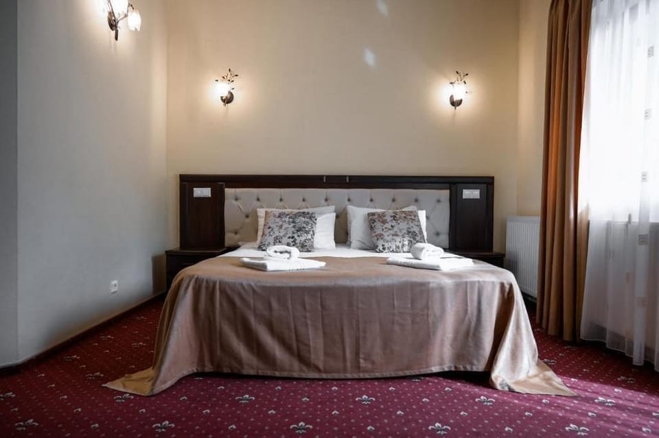 Family Suite, Balcony, Courtyard View | Soundproofing, free WiFi