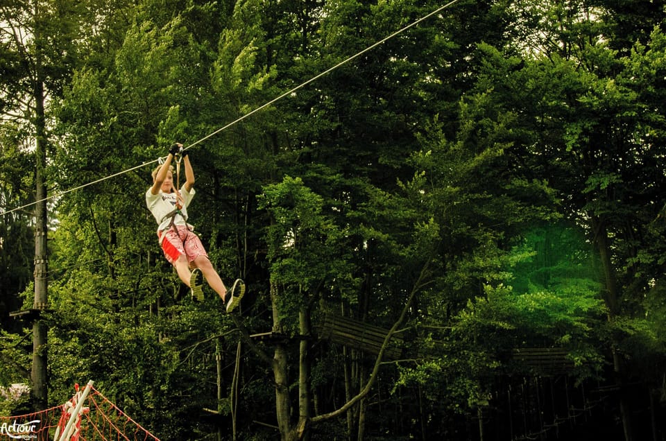 Ropes course (team building)