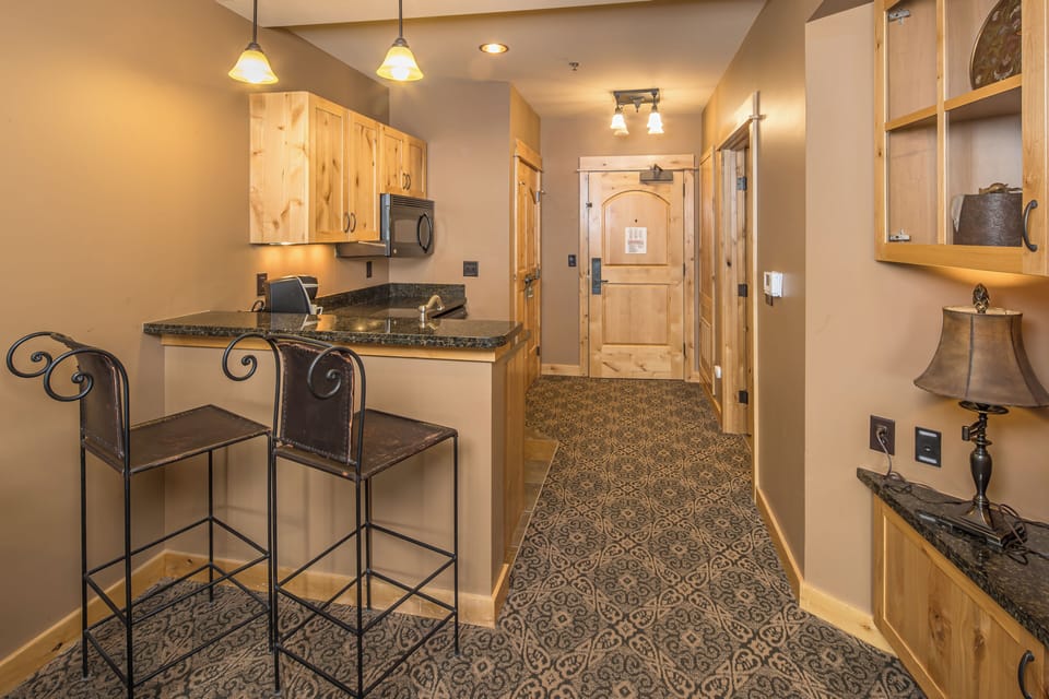 Seating for 2 Island with Kitchenette I Main Level