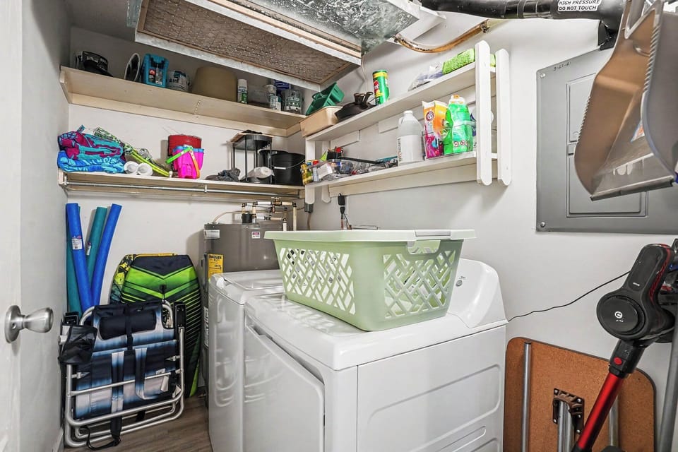 Convenient in unit beach laundry 🧺 Washer, dryer, and the supplies you need. Stay fresh and ready for more beach days.