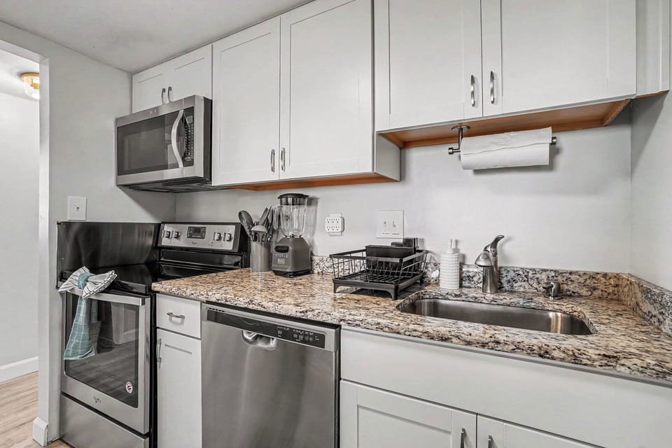 Fully equipped beach kitchen 🌊 Everything you need for easy vacation meals. Granite counters and stainless appliances included.