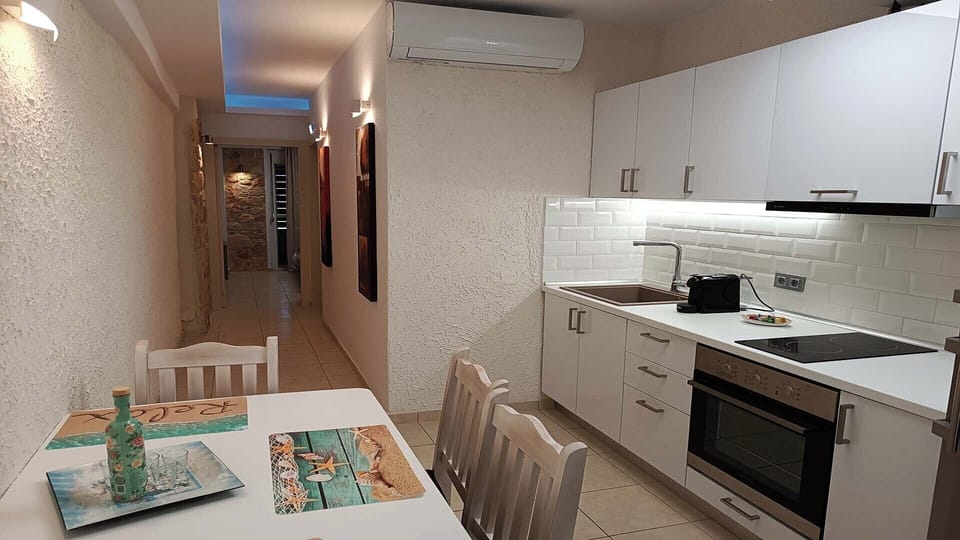 Deluxe Apartment | Private kitchen