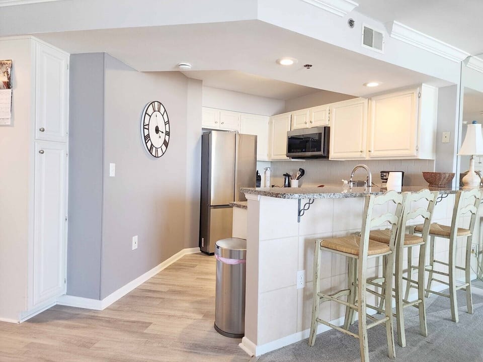 Breakfast Bar & Kitchen