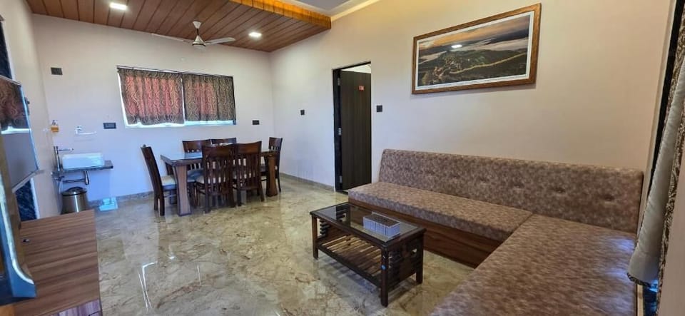 Deluxe Double Room, Patio, Mountain View | Living area