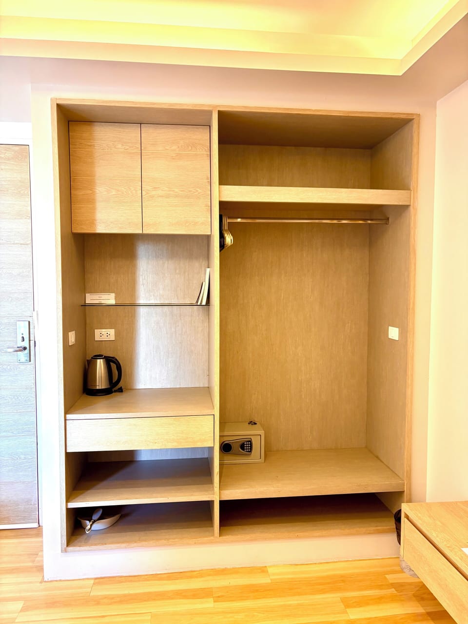 Condo, 1 Bedroom, Smoking, Balcony | Interior