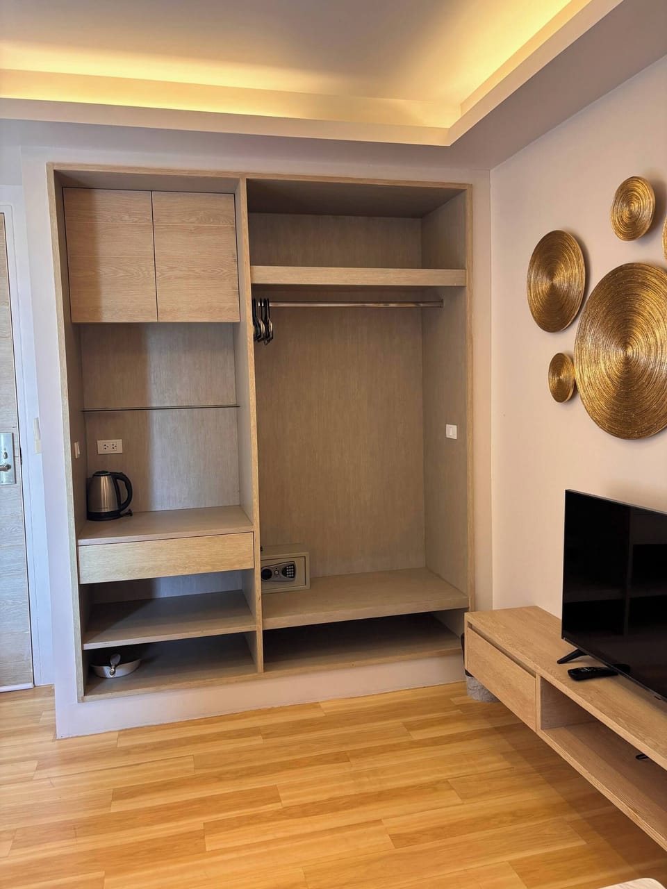 Condo, 1 Bedroom, Smoking, Balcony | Interior
